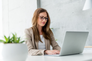 Nowe przepisy o stażu pracy: Wyzwania dla budżetówki