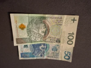 Darowizny a skarbówka: Jak uniknąć podatku w 2023 roku?