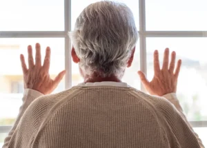 Łóżka-klatki w domach pomocy społecznej – zagrożenie dla seniorów