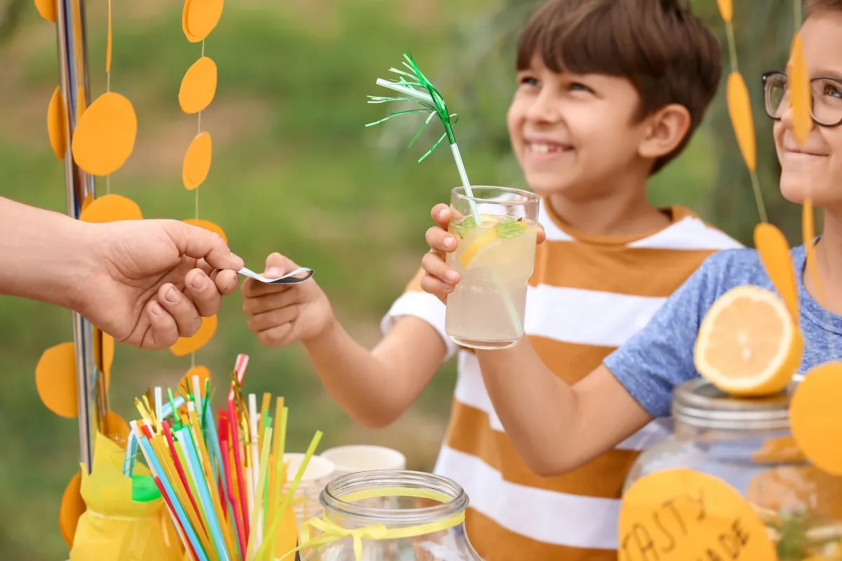 Sprzedaż lemoniady przez dzieci – co warto wiedzieć o PIT